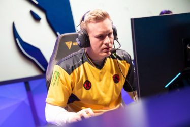 Le streamer liquide Broxah montre la mécanique de Lee Sin dans une escarmouche flashy 3 contre 1 - 7