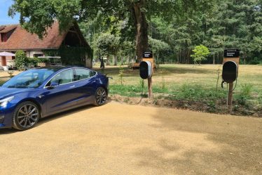 Votre Tesla ne pourra pas faire bien plus quatre avec un câble de recharge mobile › Geeky News - 4