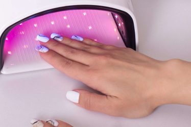 Demandez à une rédactrice en chef beauté : le vernis gel est-il mauvais pour vos ongles ? - 8