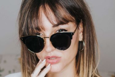 Comment coiffer Wispy Bangs comme un coiffeur - 11