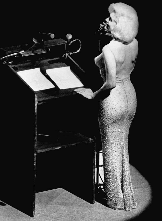 Met Gala 2022: Kim Kardashian critiquée pour avoir admis avoir perdu 16 livres en 3 semaines pour... 4 Marilyn Monroe chantant