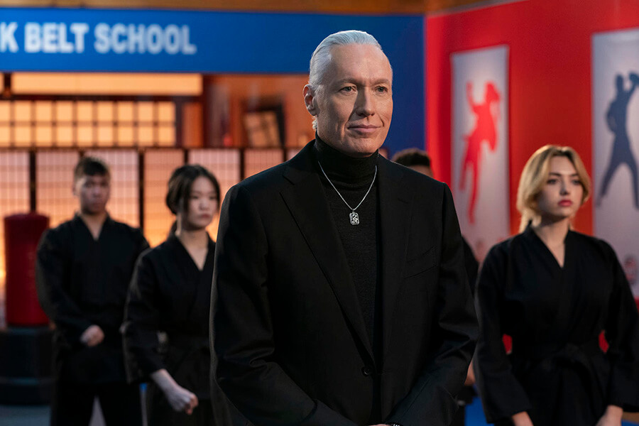 Cobra Kai Saison 5 Thomas Ian Griffith dans le rôle de Terry Silver Peyton Liste dans le rôle de Tory Nichols dans Cobra Kai