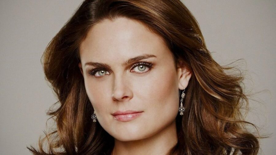 Emily Deschanel 'Devil in Ohio' Netflix Limited Series: Tout ce que nous savons jusqu'à présent 4 264b30fb4304a2d37f136ccbd5f2ec65