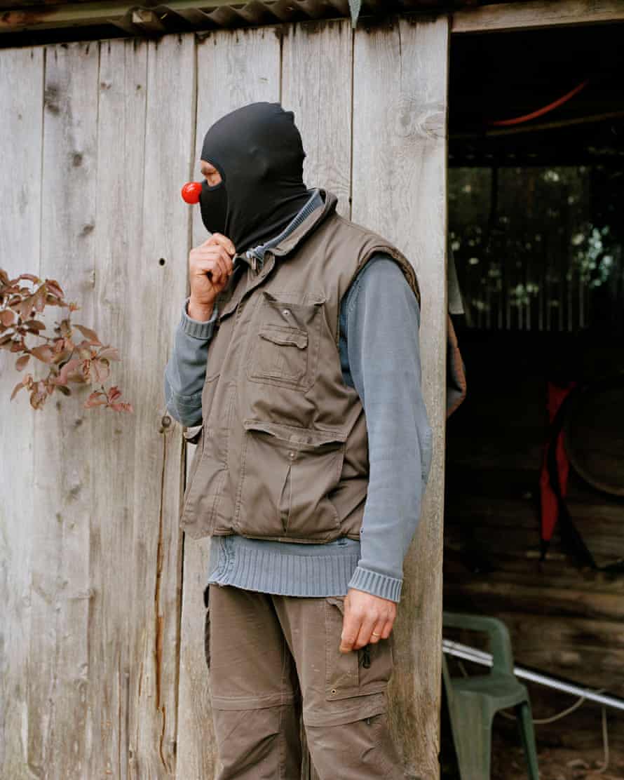 Le mystère de la chouette enterrée : la chasse au trésor de 30 ans déconcerte les énigmes françaises | La photographie 7 Déguisement, 2017. De L'homme le plus aveugle.
