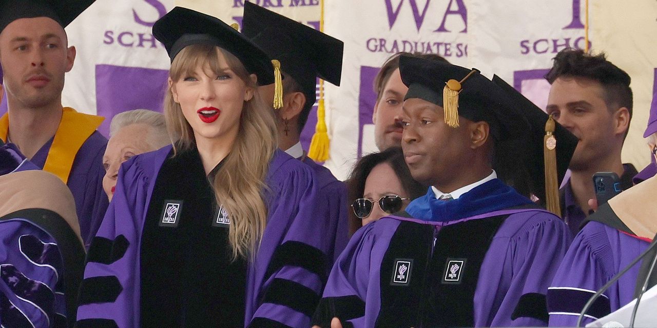 Conseils de carrière de Taylor Swift pour NYU Class of '22: secouez-vous, montrez de l'enthousiasme 2 Conseils de carrière de Taylor Swift pour NYU Class of '22: secouez-vous, montrez de l'enthousiasme - 1