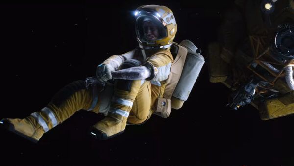 5 détails que vous avez manqués dans la série Netflix › Geek News 8 astronaute-main-amour-robots-mort