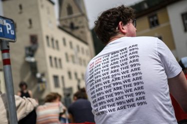 La pandémie a créé 1 nouveau milliardaire "toutes les 30 heures", selon un nouveau rapport d'Oxfam - 8