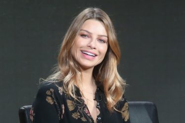 Avec qui Lauren German sort-elle ? Et son mariage secret - 9