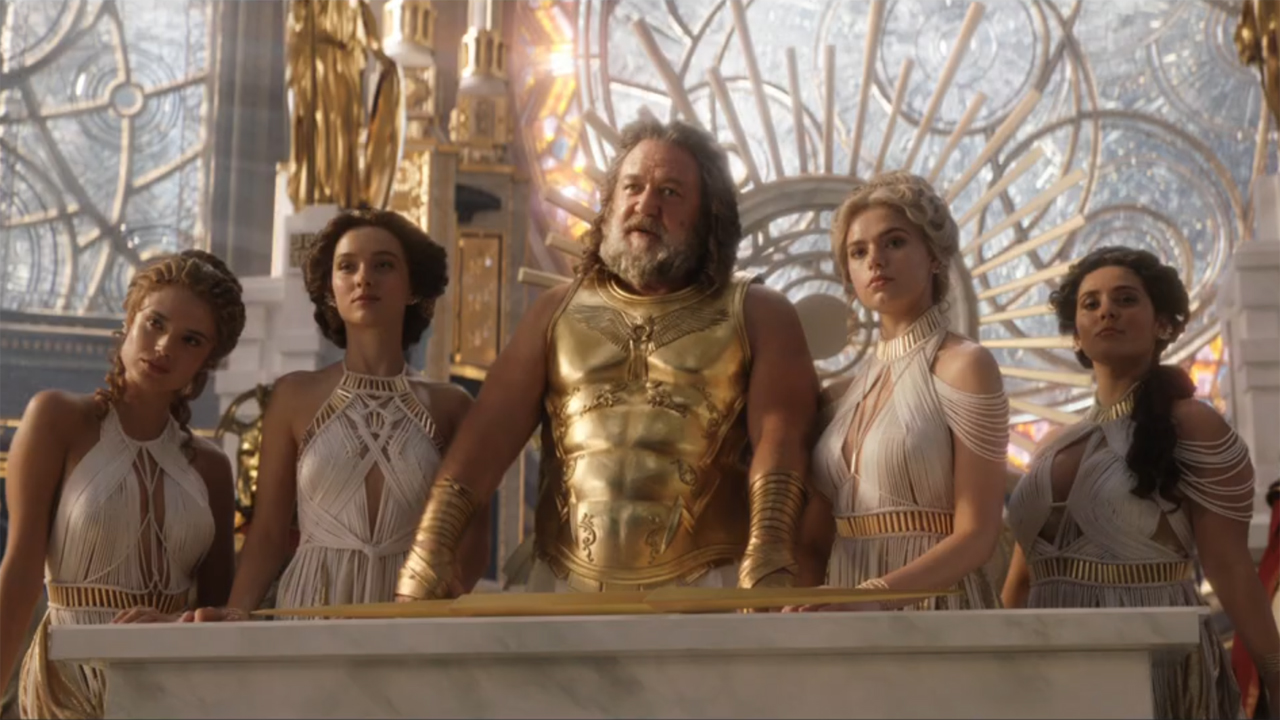 5 questions sur l'amour et le tonnerre que nous avons après la nouvelle bande-annonce du film Marvel 4 Russell Crowe incarne Zeus dans Thor : Amour et tonnerre