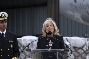 La première dame accueille une deuxième grande livraison de préparations pour nourrissons en provenance d'Europe - 7