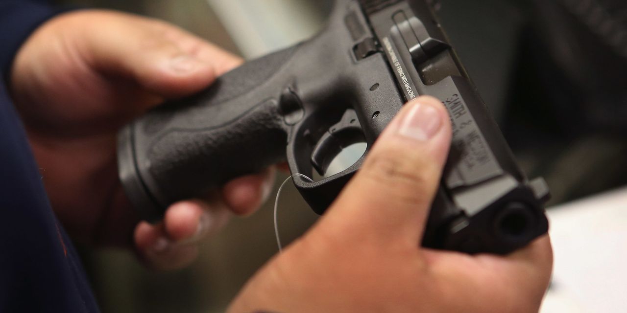 Certains actionnaires de Sturm Ruger demandent un examen des «droits de l'homme» du fabricant d'armes. Votre ETF détient-il l'action ? 2 Certains actionnaires de Sturm Ruger demandent un examen des «droits de l'homme» du fabricant d'armes. Votre ETF détient-il l'action ? - 1