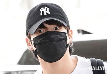 Jungkook de BTS se rend aux États-Unis avant la visite à la Maison Blanche ; Rencontre Pink Sweat$ au Seoul Jazz Festival ? 24 Jungkook de BTS se rend aux États-Unis avant la visite à la Maison Blanche ; Rencontre Pink Sweat$ au Seoul Jazz Festival ? - 23
