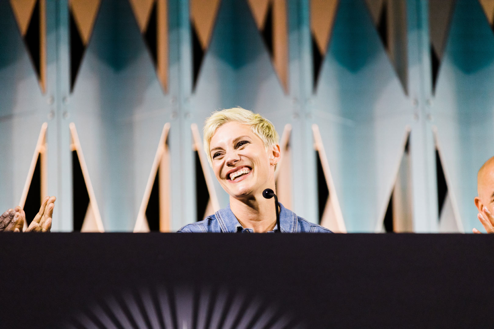 SWCA 2022: Sabine Wren rejoint le casting d'Ahsoka et 6 autres moments préférés du panel Mando + 8 Katee Sackhoff au panel Mando+