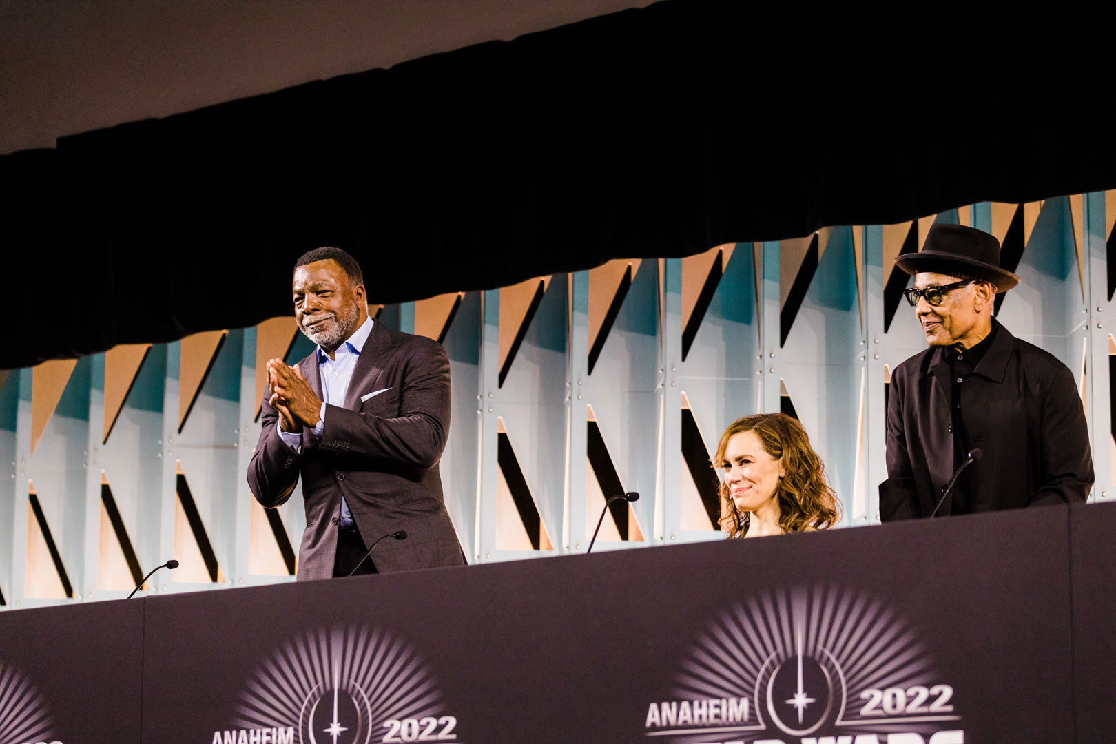 SWCA 2022: Sabine Wren rejoint le casting d'Ahsoka et 6 autres moments préférés du panel Mando + 9 Carl Weathers au panel Mando+