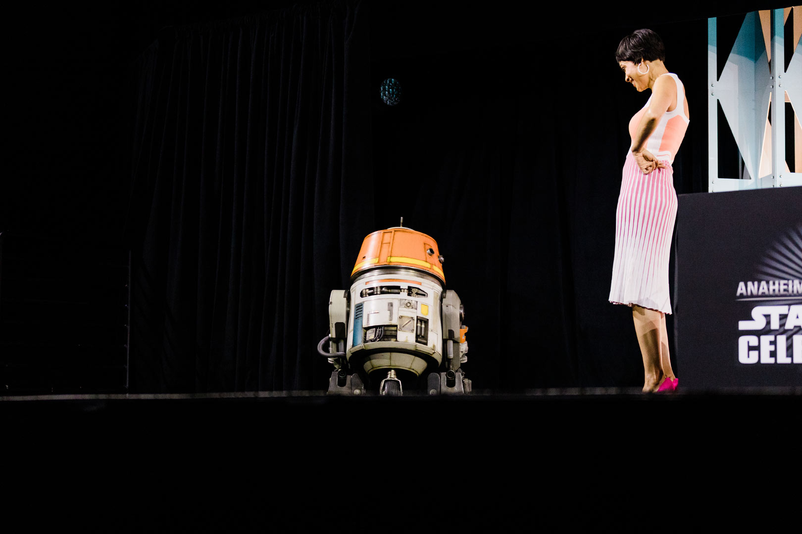 SWCA 2022: Sabine Wren rejoint le casting d'Ahsoka et 6 autres moments préférés du panel Mando + 10 Rosario Dawson et Chopper au panel Mando+