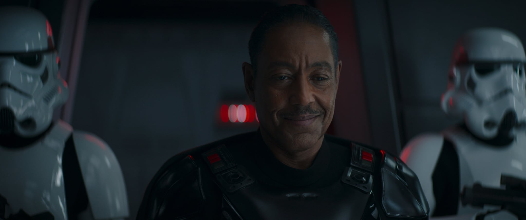 Moff Gideon (Giancarlo Esposito) dans THE MANDALORIAN de Lucasfilm, saison 2, exclusivement sur Disney+. © 2020 Lucasfilm Ltd. & ™. Tous les droits sont réservés. Moff Gideon (Giancarlo Esposito) dans THE MANDALORIAN de Lucasfilm, saison 2, exclusivement sur Disney+. © 2020 Lucasfilm Ltd. & ™. Tous les droits sont réservés.