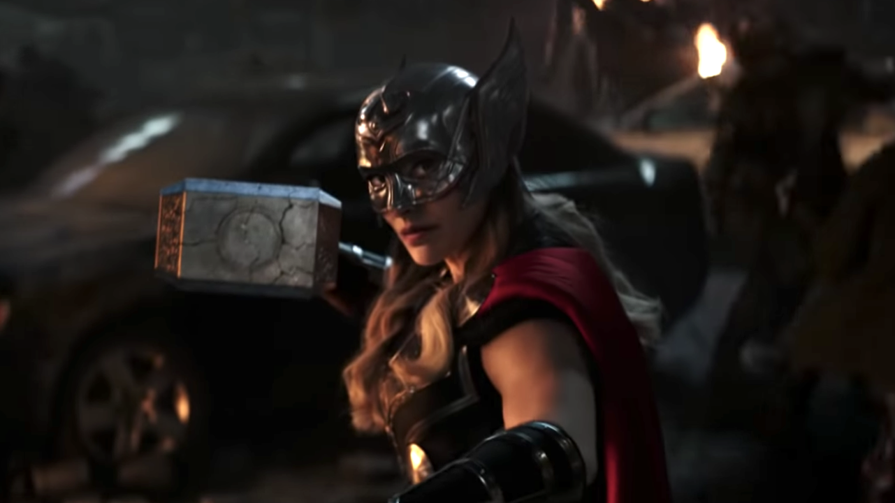 5 raisons pour lesquelles je pense que je descends du train Marvel Hype au prochain arrêt 5 Natalie Portman dans le rôle de Mighty Thor dans Thor : Love and Thunder