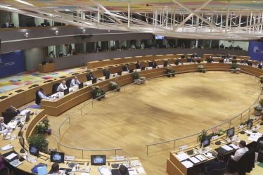 Les dirigeants européens acceptent d'interdire 90% du pétrole russe d'ici la fin de l'année - 5