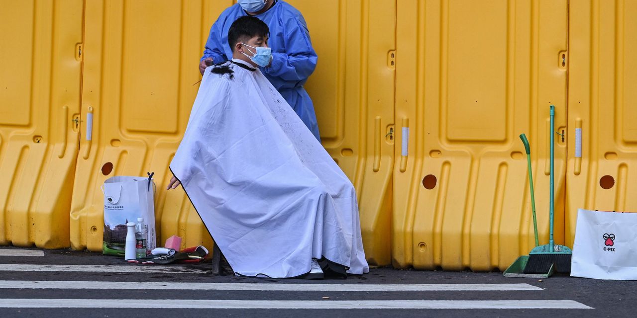 Excitation à Shanghai alors que les responsables promettent de rouvrir après un verrouillage de deux mois, et les cas continuent de s'aplatir dans le nord-est des États-Unis 2 Excitation à Shanghai alors que les responsables promettent de rouvrir après un verrouillage de deux mois, et les cas continuent de s'aplatir dans le nord-est des États-Unis - 1