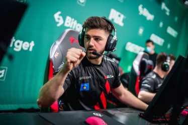 Le Premier ministre du Kosovo fait une apparition surprise et rend visite aux Bad News Eagles avant le PGL Antwerp CS:GO Major - 9