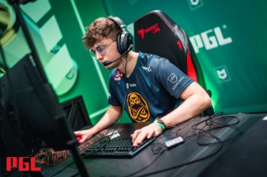 ENCE a bouleversé FaZe Clan le jour de l'ouverture de la scène Legends du PGL Antwerp Major - 7