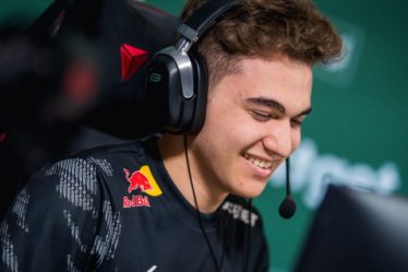 Spirit hammer Astralis, avance sur la scène Legends du PGL Antwerp Major - 17