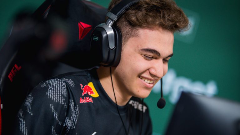 Spirit hammer Astralis, avance sur la scène Legends du PGL Antwerp Major 2 Spirit hammer Astralis, avance sur la scène Legends du PGL Antwerp Major - 1