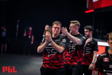 FaZe remporte la bataille des prolongations dans Dust II et se qualifie pour la grande finale du PGL Antwerp Major après avoir battu Team Spirit - 9