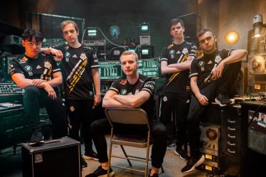 G2 devient la première équipe à se qualifier pour l'étape de grondement du MSI 2022 avec cinq victoires consécutives dans le groupe C - 10