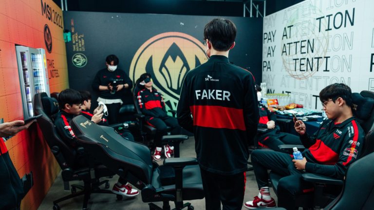 L'entraîneur-chef du T1, Polt, blâme la perte de la finale du MSI 2022 sur la sélection du côté de la carte 2 L'entraîneur-chef du T1, Polt, blâme la perte de la finale du MSI 2022 sur la sélection du côté de la carte - 1