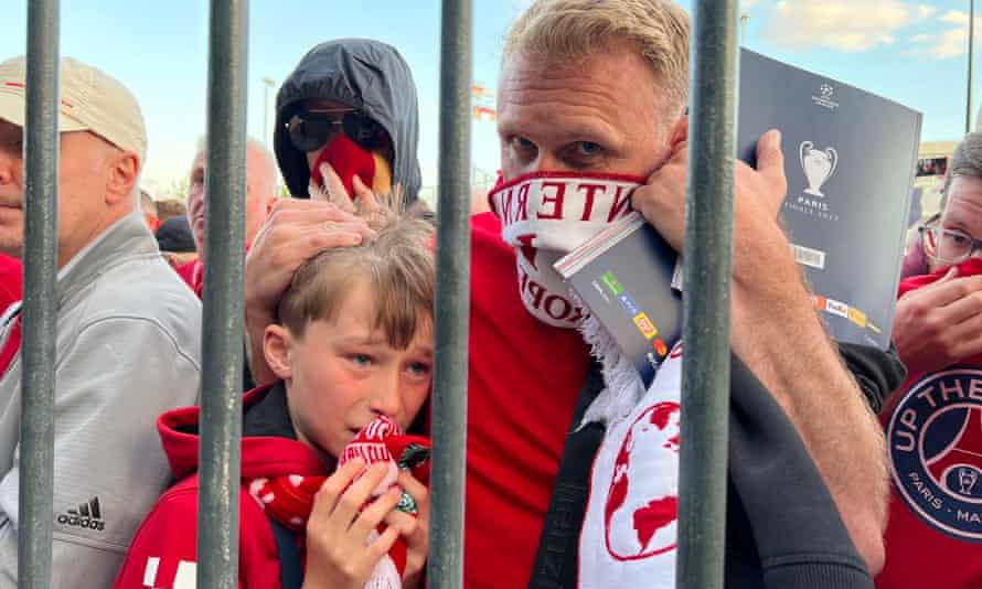 Andy Robertson de Liverpool conteste les comptes officiels du chaos final de Paris | Liverpool 1 Des enfants faisaient partie des personnes prises dans le chaos à l'extérieur du Stade de France.
