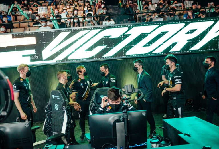 G2 termine une phase de groupes parfaite au MSI 2022 et prolonge sa séquence de victoires à 20 matchs 2 G2 termine une phase de groupes parfaite au MSI 2022 et prolonge sa séquence de victoires à 20 matchs - 1