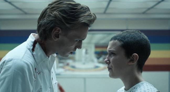 Les fans se sont demandé pourquoi Eleven pouvait dire non seulement quelques mots mais quelques phrases quand elle était plus jeune dans la saison quatre, mais comment dans la première saison, elle a dû apprendre à communiquer après avoir échappé au laboratoire.  Crédit : Netflix
