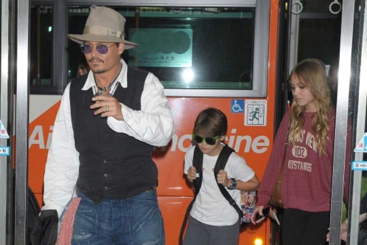 Lily-Rose Depp fête son anniversaire au milieu du procès en diffamation de papa 3 Lily-Rose Depp fête son anniversaire au milieu du procès en diffamation de papa