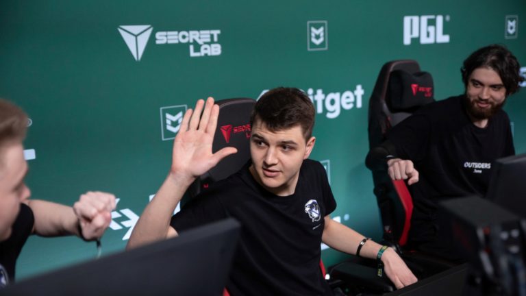 Les outsiders avancent dans le groupe 2-1 au PGL Antwerp Major en raison d'une complexité perplexe 2 Les outsiders avancent dans le groupe 2-1 au PGL Antwerp Major en raison d'une complexité perplexe - 1