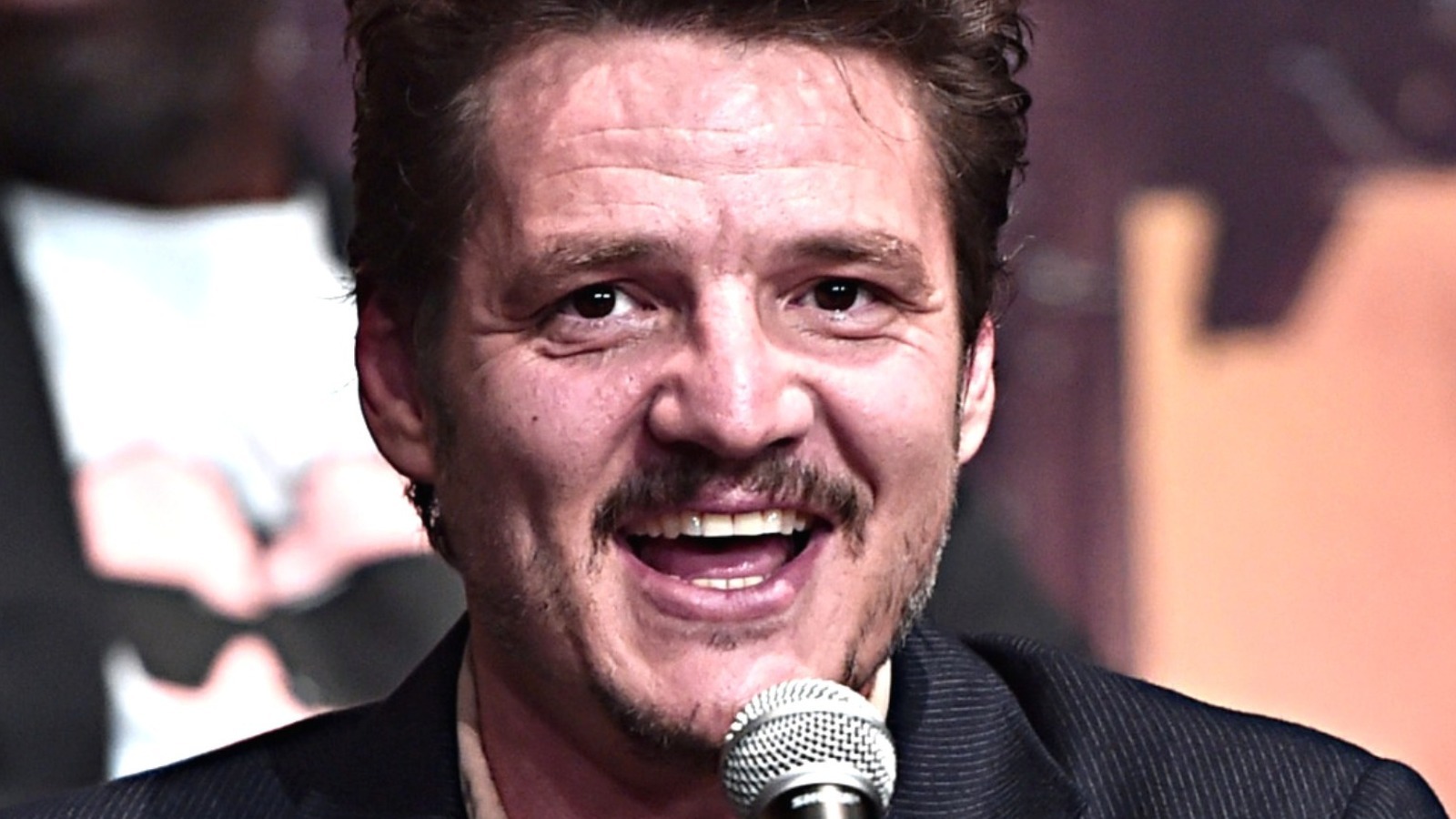 Pedro Pascal explique la belle raison pour laquelle le Mandalorien a enlevé son casque 2 Pedro Pascal explique la belle raison pour laquelle le Mandalorien a enlevé son casque - 1