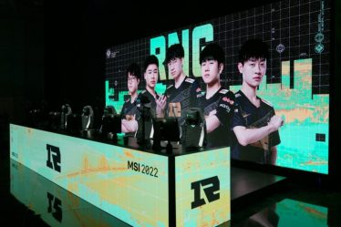 RNG prend sa revanche sur G2 et s'assure la possession exclusive de la première place au stade MSI Rumble - 5