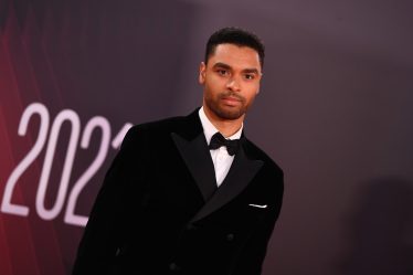 Régé-Jean Page est-il dans Bridgerton saison 3 ? Une nouvelle rumeur le prétend - 9