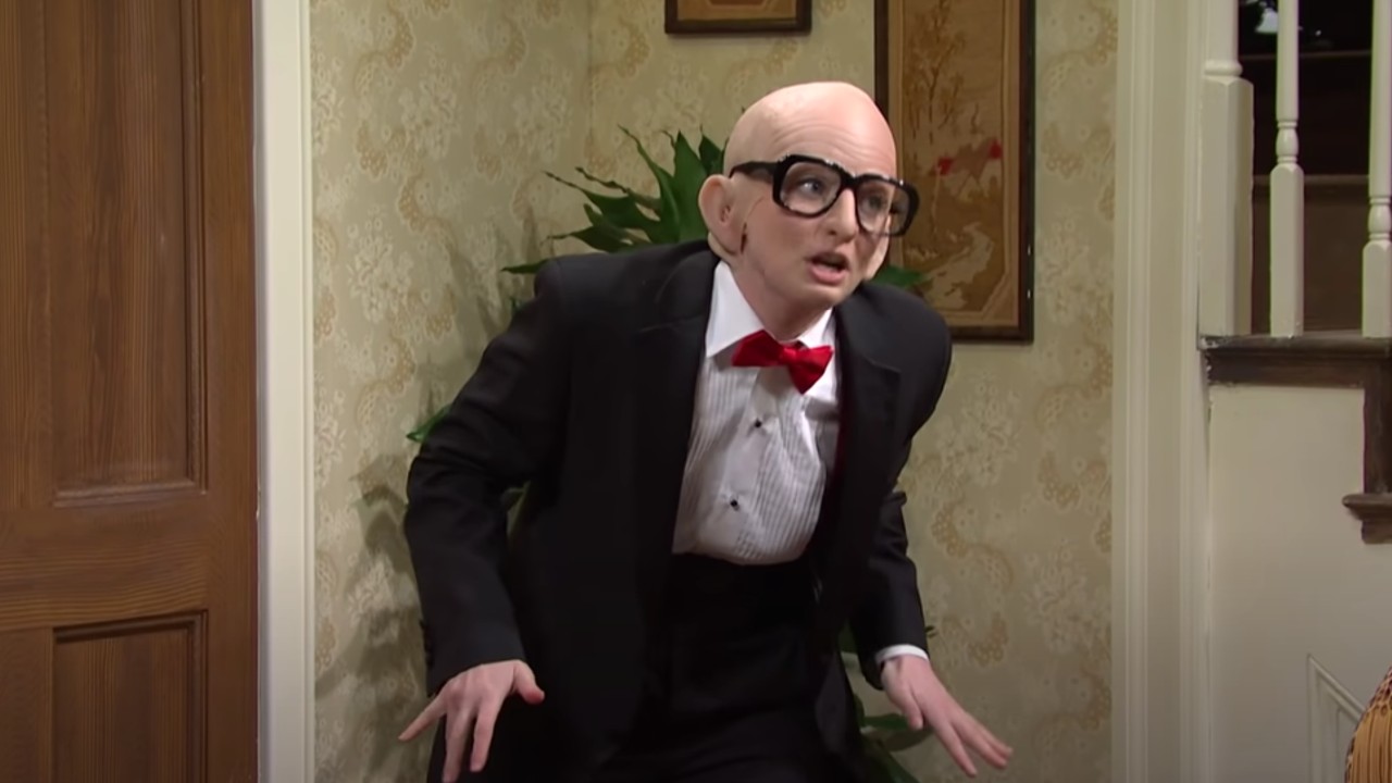 Sarah Sherman dans le rôle de Six Flags Guy dans Saturday Night Live