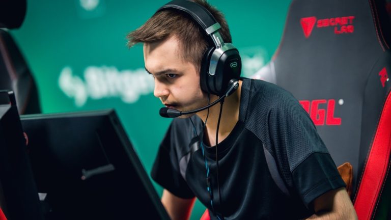 Sh1ro réussit un incroyable embrayage 1 contre 4 dans la Roobet Cup 2 Sh1ro réussit un incroyable embrayage 1 contre 4 dans la Roobet Cup - 1