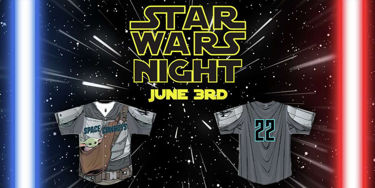 Sugar Land Space Cowboys portera les maillots The Mandalorian de Star Wars 3 Le 3 juin, les Space Cowboys affronteront les isotopes d'Albuquerque – et ce sera Star Wars Night. Le thème annuel revient à Constellation Field, et en accord avec lui, l'équipe portera des maillots spéciaux d'inspiration mandalorienne qui seront mis aux enchères.