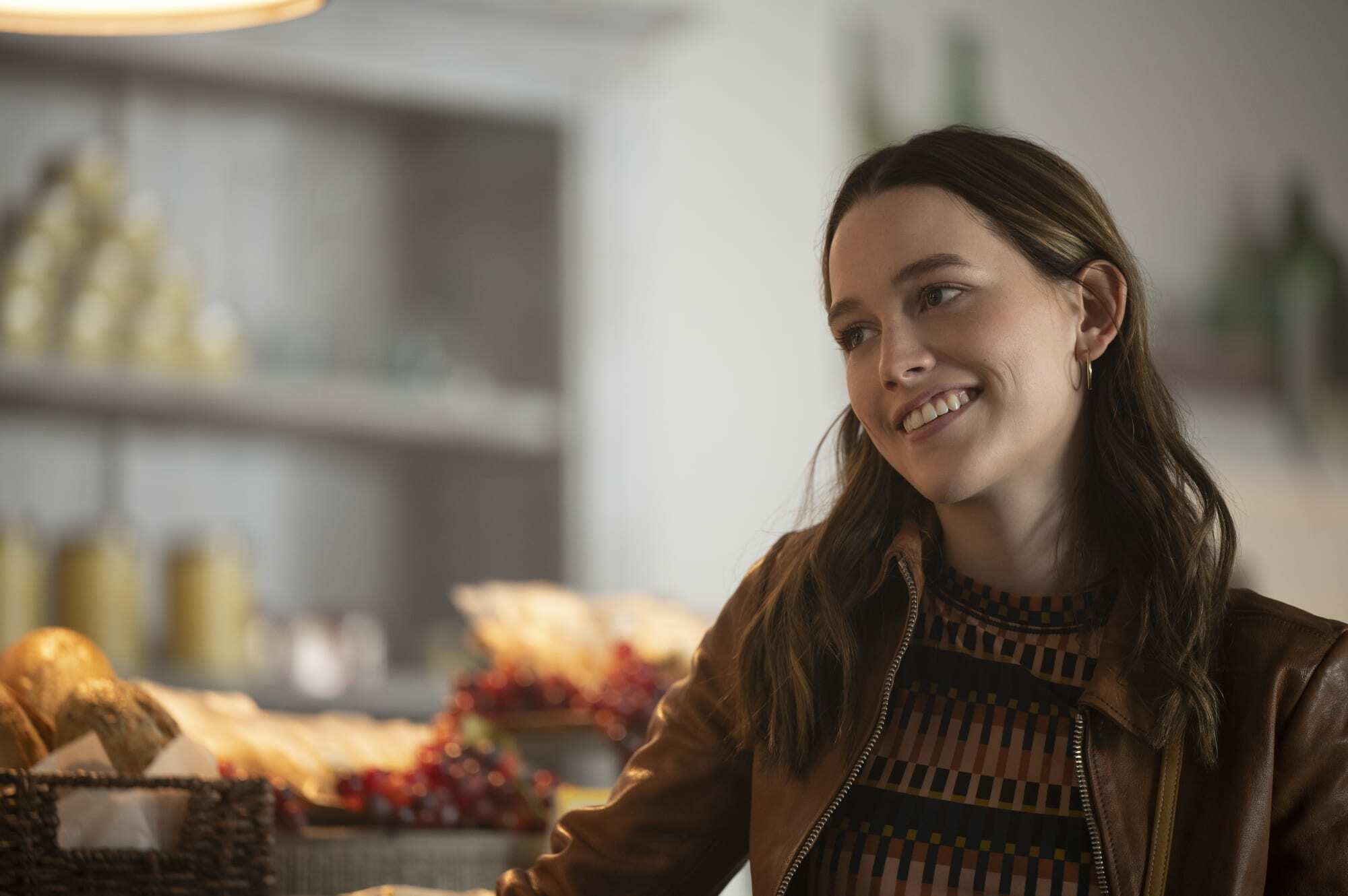 Votre star Victoria Pedretti met en place le prochain rôle principal de la série à Hulu 2 Votre star Victoria Pedretti met en place le prochain rôle principal de la série à Hulu - 1
