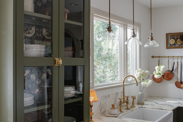 L'espace de la semaine : une designer a vidé sa cuisine, puis l'a transformée en cottage anglais - 16