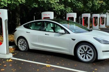 sa voiture a pris feu, cet automobiliste a échappé de peu à la mort › Geeky News - 6