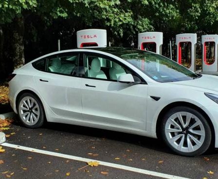 sa voiture a pris feu, cet automobiliste a échappé de peu à la mort › Geeky News 18 sa voiture a pris feu, cet automobiliste a échappé de peu à la mort › Geeky News - 17