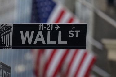 Dow Jones baisse de plus de 700 points alors que les actions glissent sur les craintes que les coûts plus élevés n'érodent les bénéfices - 7