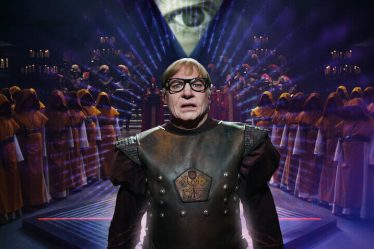 'The Pentaverate' Saison 2 : Pourquoi il n'y aura pas de deuxième saison sur Netflix - 4