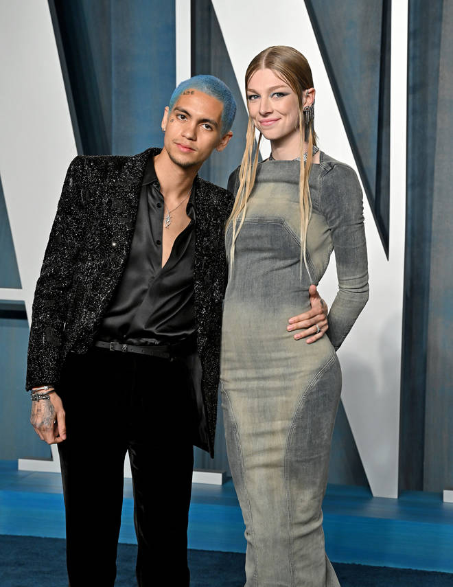 Euphorie: Dominic Fike dit que Sam Levinson lui a donné la possibilité de tuer son... 4 Dominic Fike et Hunter Schafer assistent à la soirée des Oscars Vanity Fair 2022
