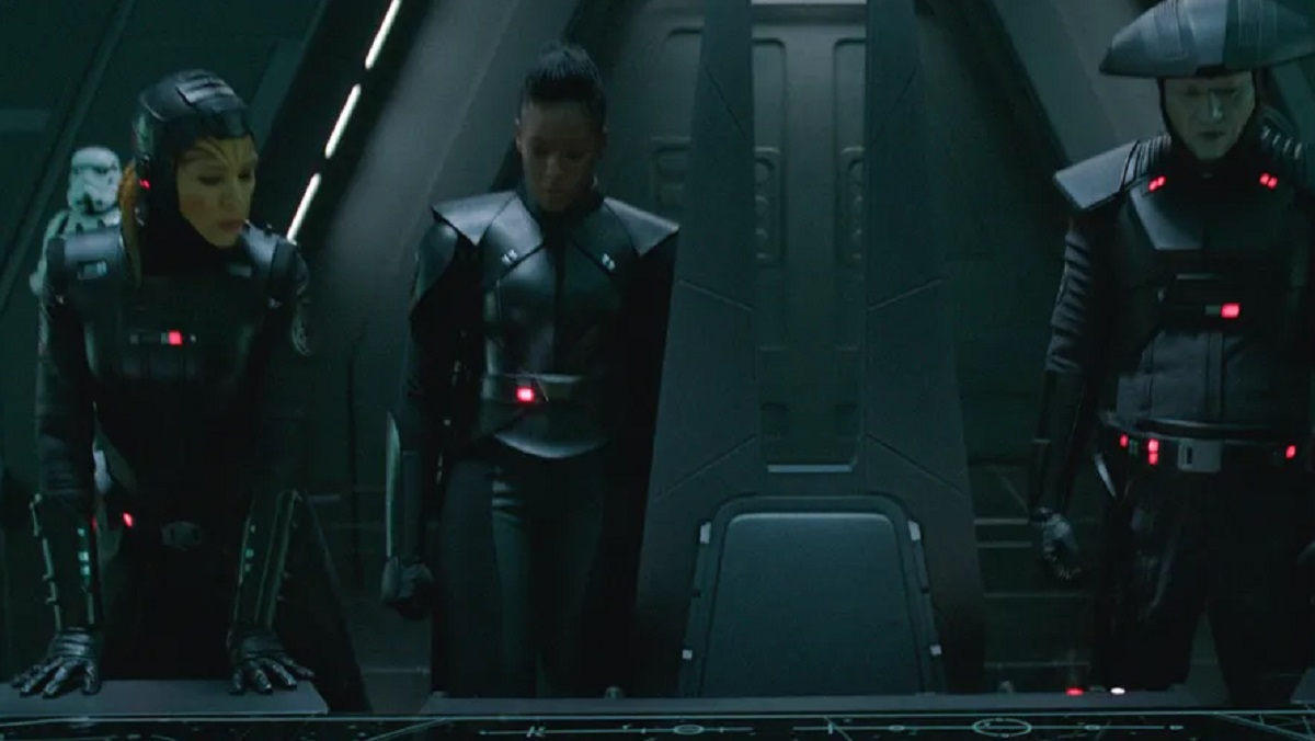 Chaque inquisiteur de STAR WARS expliqué, de la deuxième sœur au cinquième frère 6 Les Inquisiteurs dans la forteresse, avec la Quatrième Sœur à gauche.