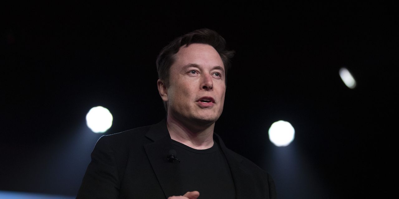 Les actions de Tesla chutent après le rapport Musk veut des suppressions d'emplois de 10% au milieu d'un "super mauvais sentiment" à propos de l'économie 2 Les actions de Tesla chutent après le rapport Musk veut des suppressions d'emplois de 10% au milieu d'un "super mauvais sentiment" à propos de l'économie - 1